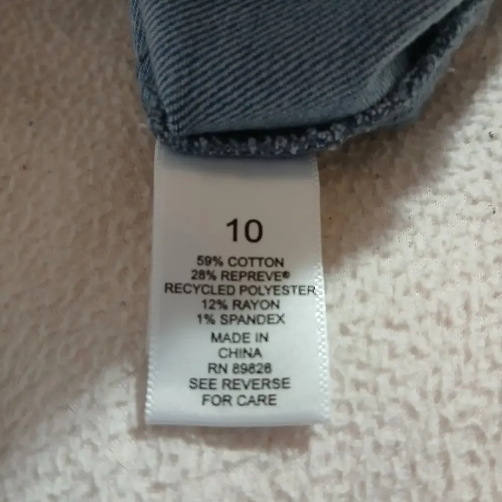 NWOT  LOGO stretch denim light wash raw edge hem/sleeve snap front jacket sz 10
